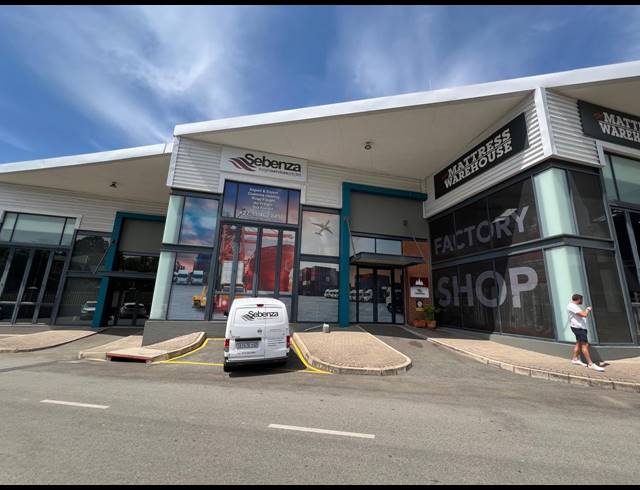 356M² SHOWROOM TO LET IN OLIVEDALE